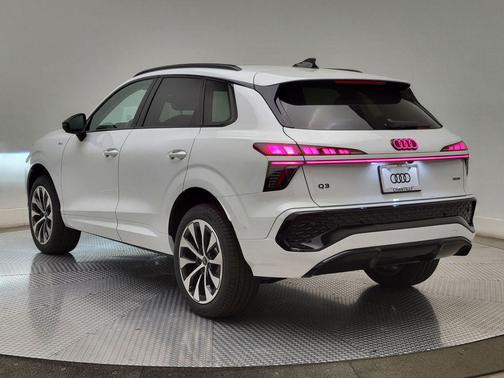 Glacier White Metallic 2026 Audi Q3 TFSI quattro S tronic