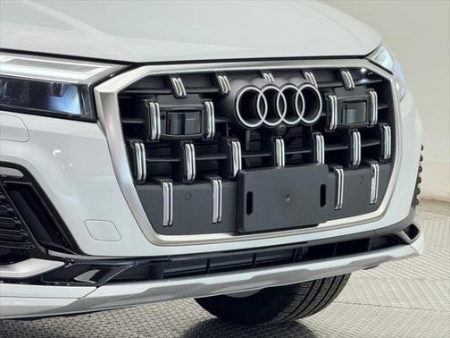 2025 Audi Q7 45 Premium