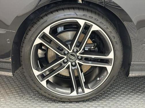 2025 Audi A8 L 55 TFSI quattro Tiptronic