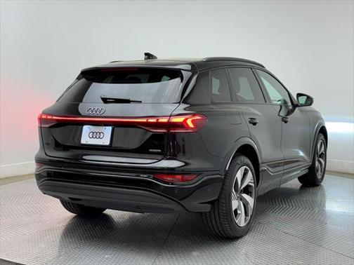 2025 Audi Q6 e-tron Premium Plus quattro