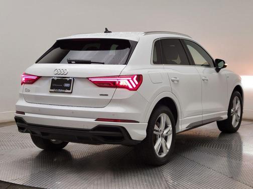 Glacier White Metallic 2023 Audi Q3 45 S line Premium Plus