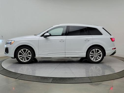 Glacier White 2026 Audi Q7 55 Premium Plus