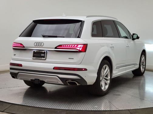 Glacier White 2026 Audi Q7 55 Premium Plus