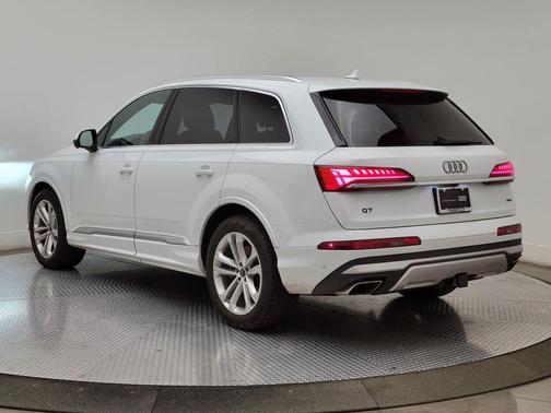 Glacier White 2026 Audi Q7 55 Premium Plus