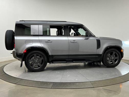 2024 Land Rover Defender 110 P400 X-Dynamic SE