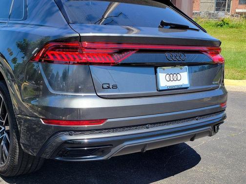 Daytona Gray Pearl Effect 2022 Audi Q8 55 Premium Plus