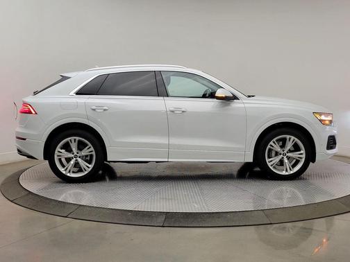 Glacier White Metallic 2023 Audi Q8 55 Premium Plus