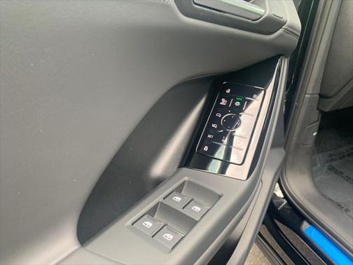 2025 Audi Q6 e-tron Premium Plus quattro