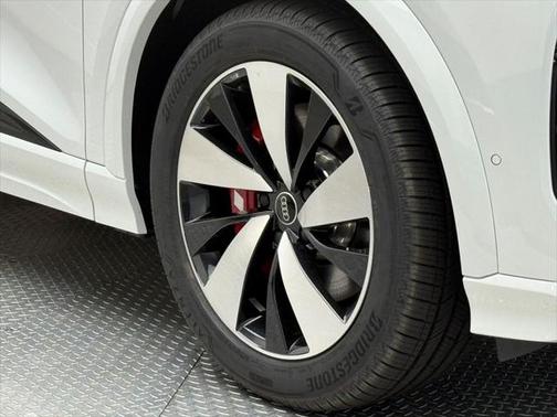 2025 Audi SQ6 e-tron Prestige quattro