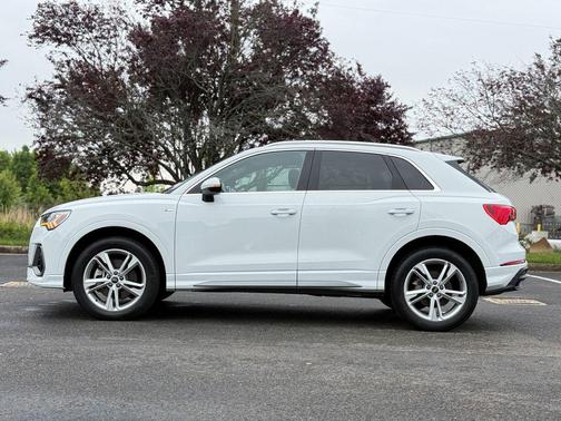 Glacier White Metallic 2024 Audi Q3 Premium 45 TFSI S line quattro Tiptronic