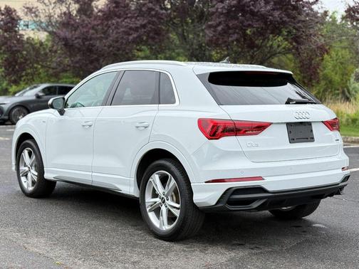 Glacier White Metallic 2024 Audi Q3 Premium 45 TFSI S line quattro Tiptronic