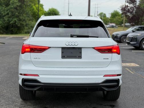 Glacier White Metallic 2024 Audi Q3 Premium 45 TFSI S line quattro Tiptronic