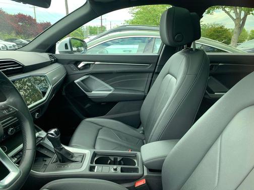 Glacier White Metallic 2024 Audi Q3 Premium 45 TFSI S line quattro Tiptronic