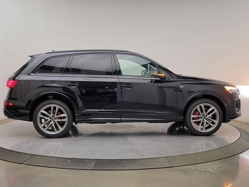 Mythos Black Metallic 2026 Audi Q7 55 Prestige