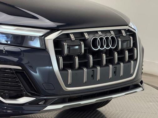 2025 Audi Q7 45 Premium Plus