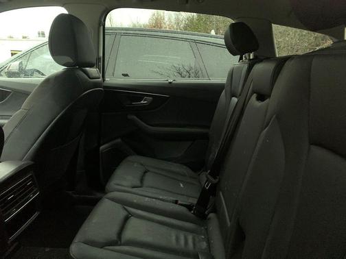 2023 Audi Q7 45 Premium Plus