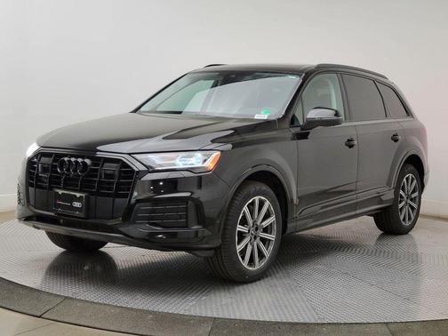 2023 Audi Q7 45 Premium Plus