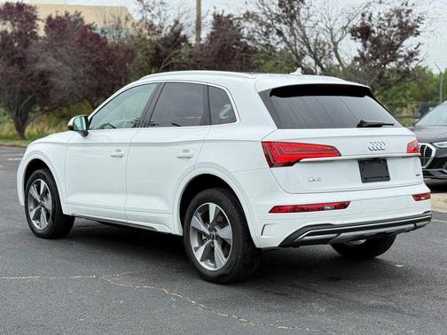 Ibis White 2023 Audi Q5 40 Premium