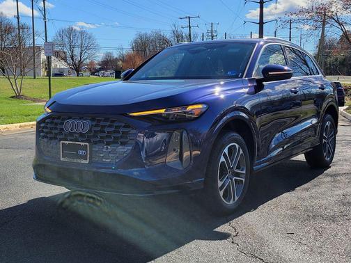 Blue Metallic 2025 Audi Q5 Premium Plus TFSI quattro S tronic