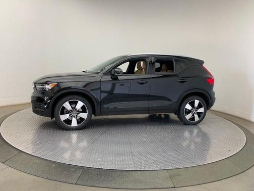Photo 5 of 52 of 2019 Volvo XC40 T5 Momentum