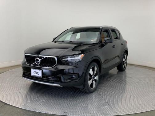 Photo 3 of 52 of 2019 Volvo XC40 T5 Momentum