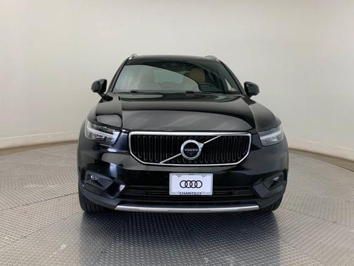 Photo 2 of 52 of 2019 Volvo XC40 T5 Momentum