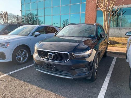 Photo 3 of 19 of 2019 Volvo XC40 T5 Momentum
