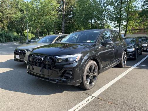 2025 Audi Q7 55 Premium Plus