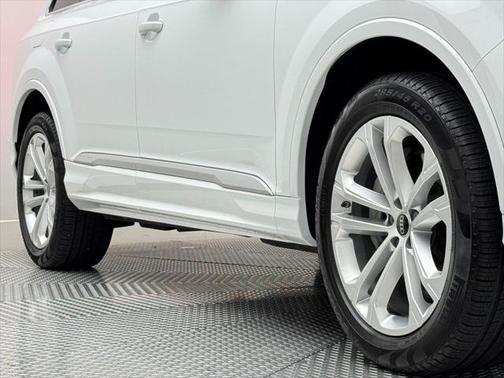 2025 Audi Q7 45 Premium Plus