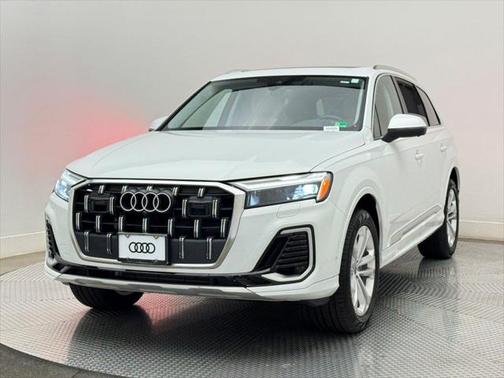 2025 Audi Q7 45 Premium Plus
