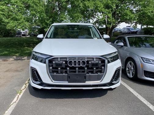 2025 Audi Q7 45 Premium Plus