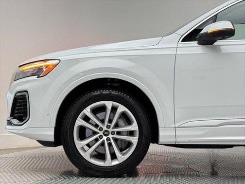 2025 Audi Q7 45 Premium Plus