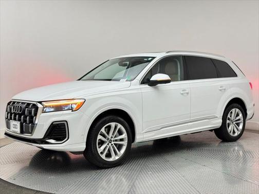 2025 Audi Q7 45 Premium Plus