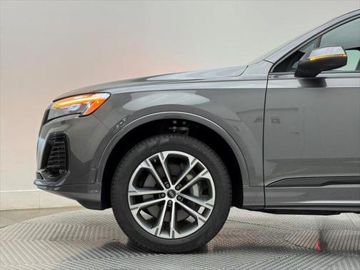 2025 Audi Q7 45 Premium