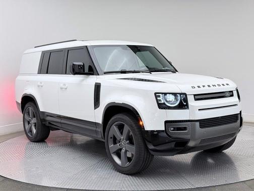 2024 Land Rover Defender 130 P400 Outbound