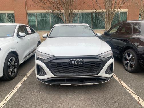 2024 Audi Q8 e-tron Premium Plus
