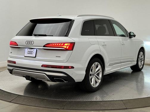 2026 Audi Q7 55 Premium Plus