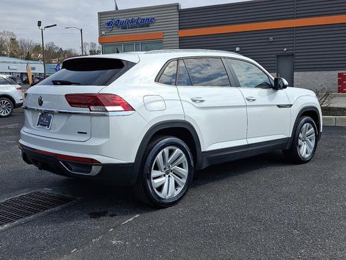 Pure White 2022 Volkswagen Atlas Cross Sport 3.6 V6 SE W/ TECHNOLOGY