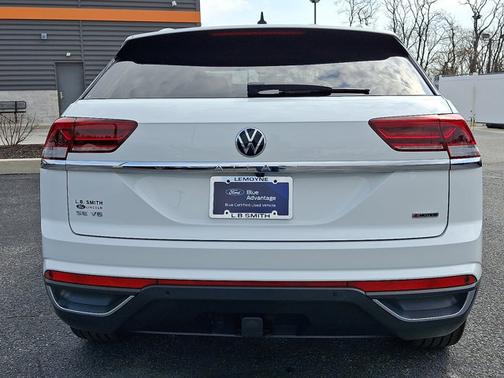 Pure White 2022 Volkswagen Atlas Cross Sport 3.6 V6 SE W/ TECHNOLOGY