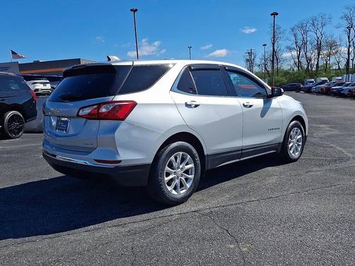 Silver Ice Metallic 2018 Chevrolet Equinox LT W/1LT