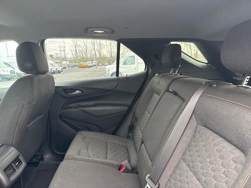 Silver Ice Metallic 2018 Chevrolet Equinox LT W/1LT