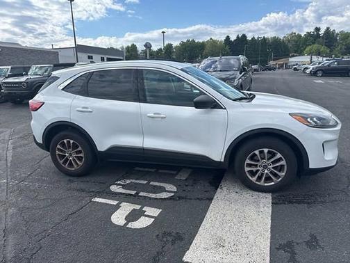 OXFORD WHITE 2022 Ford Escape SE