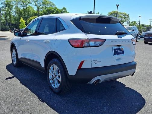 OXFORD WHITE 2022 Ford Escape SE