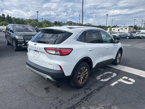 OXFORD WHITE 2022 Ford Escape SE