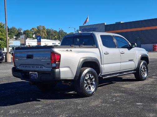 Cement 2019 Toyota Tacoma TRD OFF ROAD