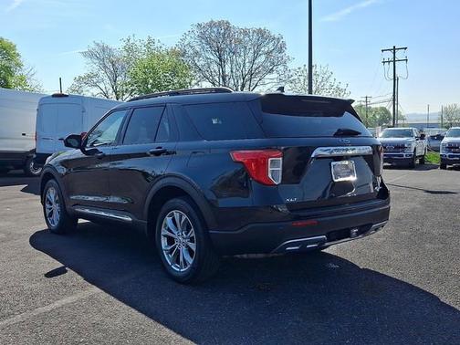 AGATE BLACK METALLIC 2023 Ford Explorer XLT