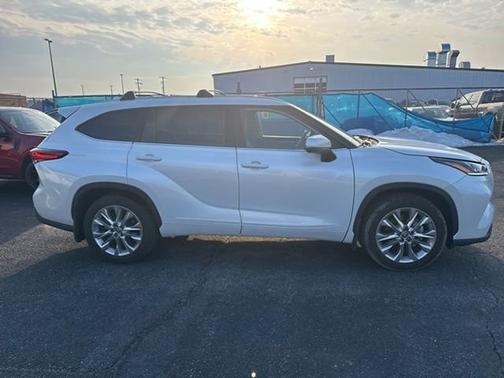 2022 Toyota Highlander LIMITED