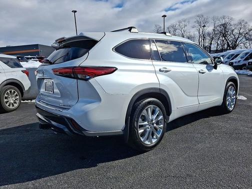 2022 Toyota Highlander LIMITED