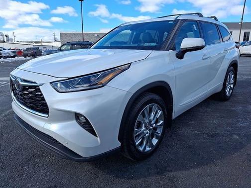2022 Toyota Highlander LIMITED