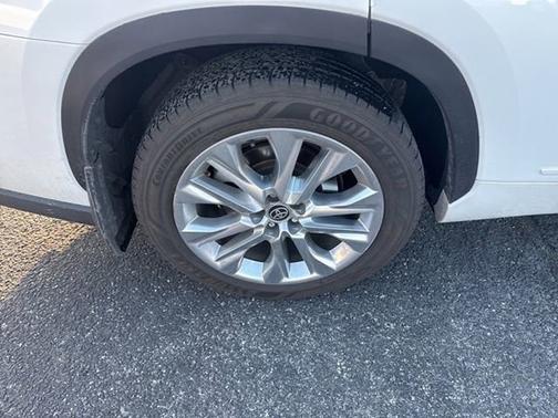 2022 Toyota Highlander LIMITED